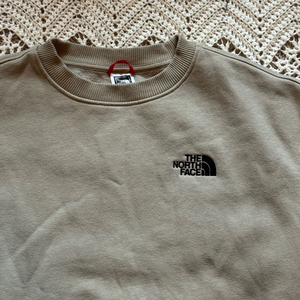 The North Face Men's Beige Crewneck Sweater Embroidered Unisex Small Soft